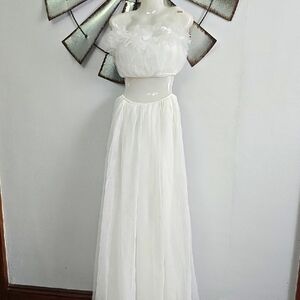 Elegant White Strapless Dress